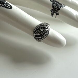 Vintage Sterling Silver Black Marcasite Leaf Pattern Small Ring Size 5